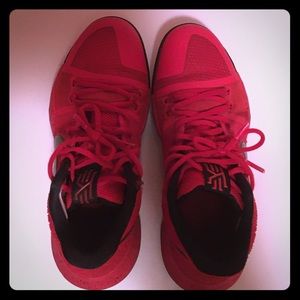 Kyrie 3 Nike Men’s Candy Apple Red Size 8